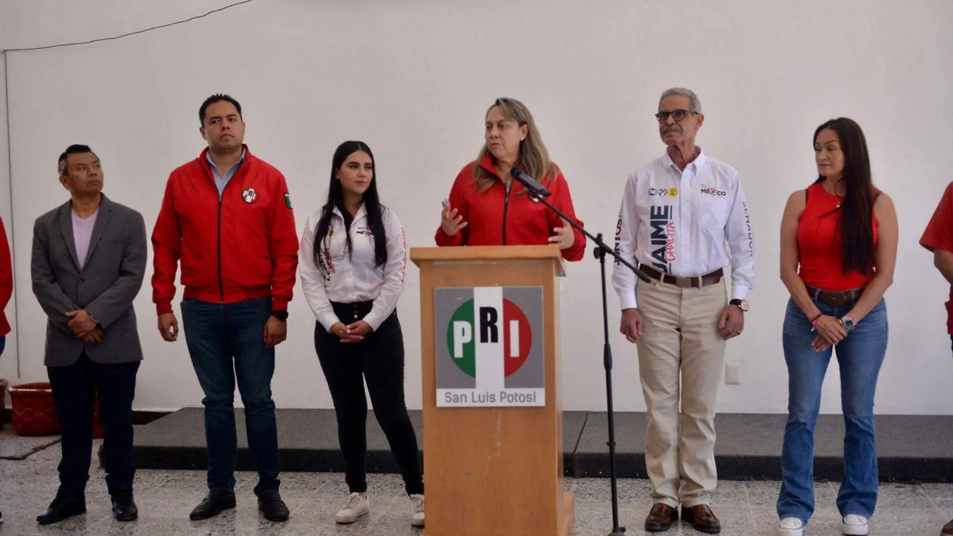 Conferencia de prensa en sede Estatal del PRI (3)